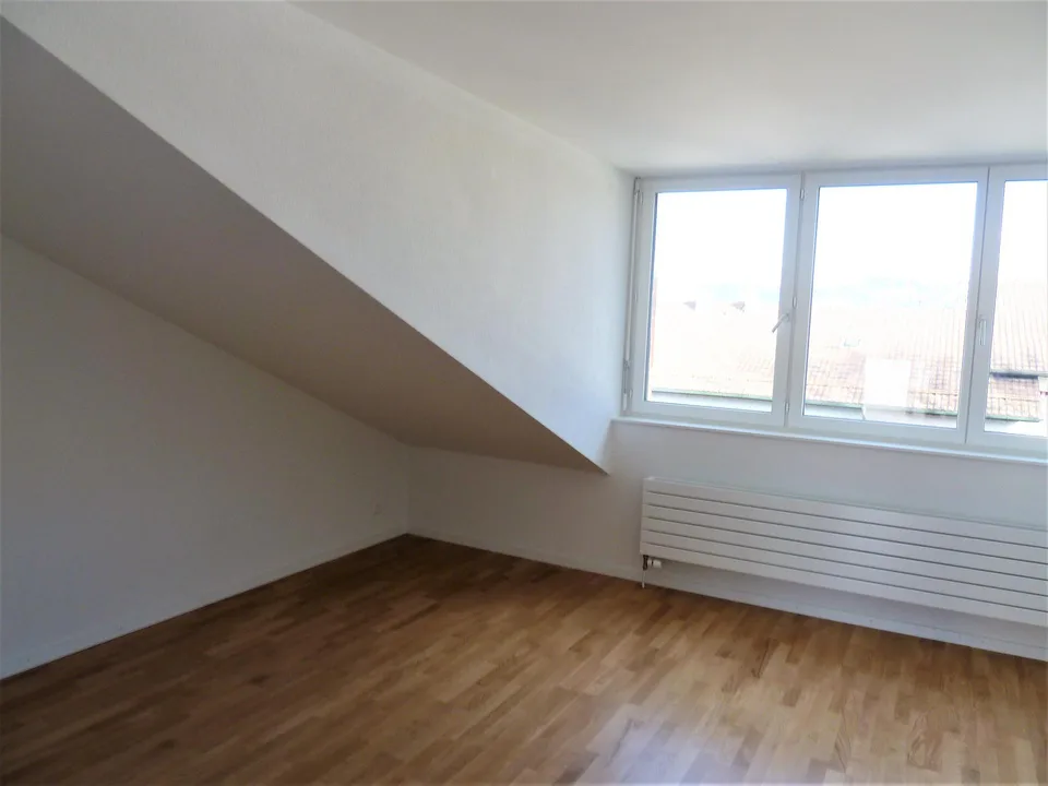 charmante 2.5-Zimmerdachwohnung nähe Rosengartens – photo 7 sur 13