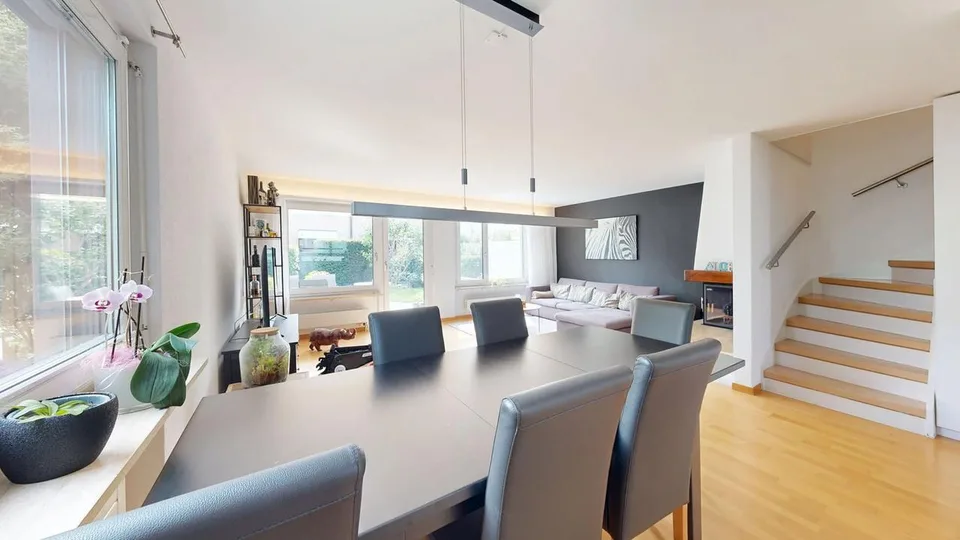 Idyllisches 5.5-Zimmer-Reiheneckhaus mit Garage und Cheminée – foto 3 di 17