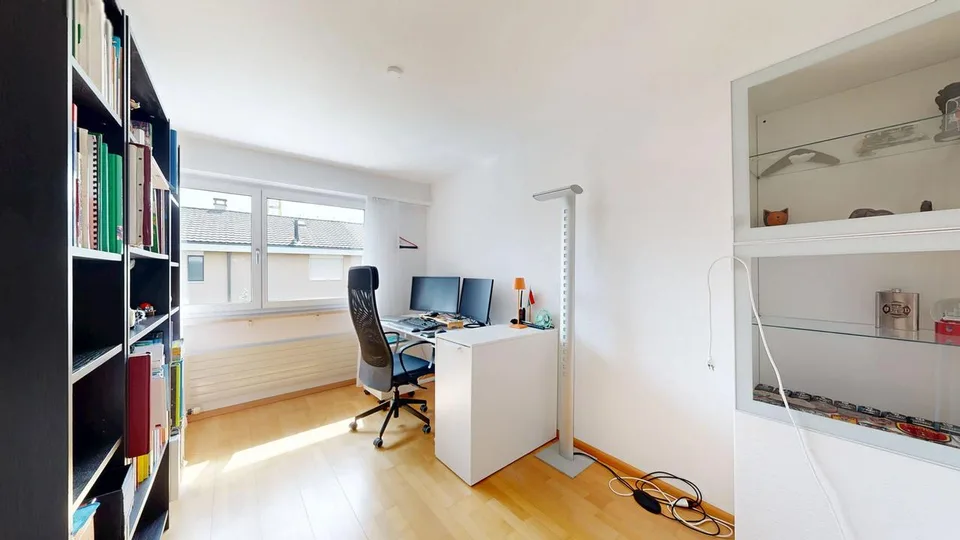 Idyllisches 5.5-Zimmer-Reiheneckhaus mit Garage und Cheminée – foto 9 di 17