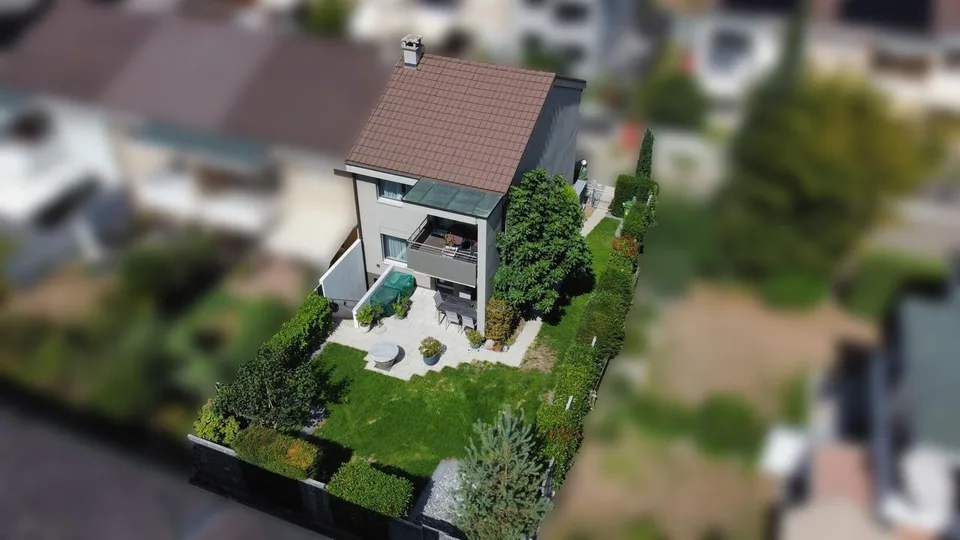 Idyllisches 5.5-Zimmer-Reiheneckhaus mit Garage und Cheminée – foto 16 di 17