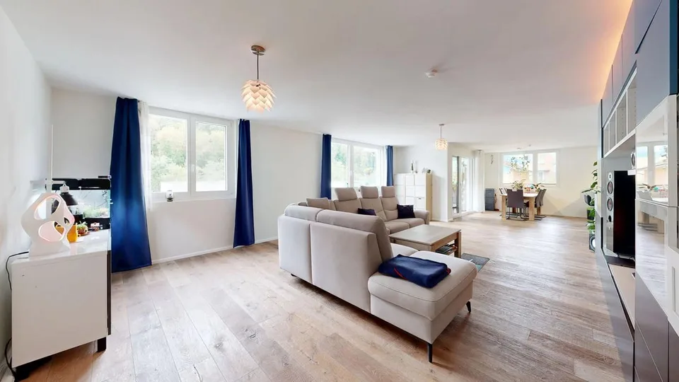 Moderne 4.5-Zimmer-Wohnung mit Balkon und zwei Einstellhallenplätzen – photo 7 sur 17
