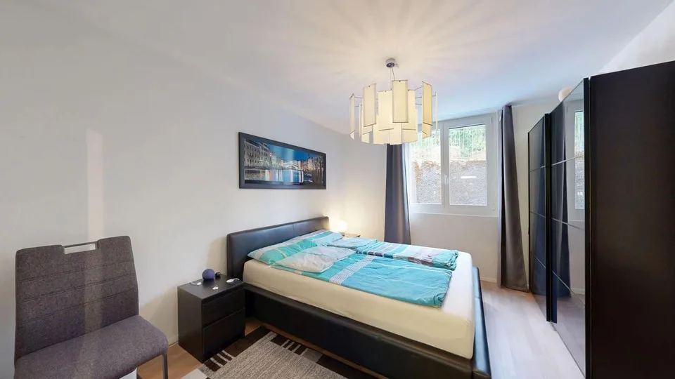 Moderne 4.5-Zimmer-Wohnung mit Balkon und zwei Einstellhallenplätzen – photo 13 sur 17