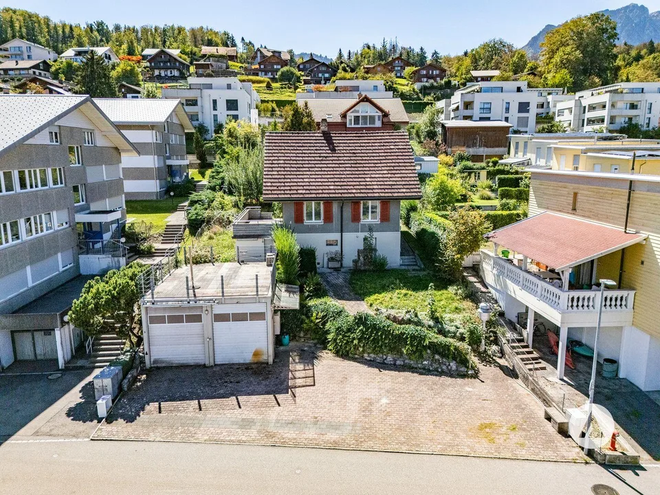 Casa unifamiliare con numerose possibilità di (ri)sviluppo – foto 2 di 13