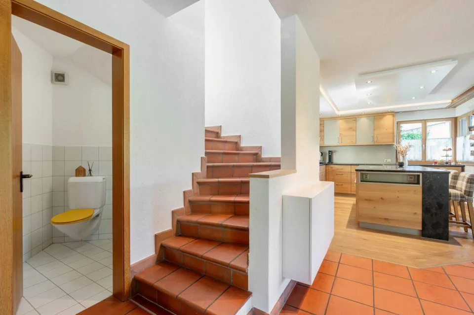 Maison individuelle de 6,5 pièces située à la périphérie de l'agglomération, avec beaucoup d'intimité et une vue magnifique sur la vallée de Mettau – photo 8 sur 24