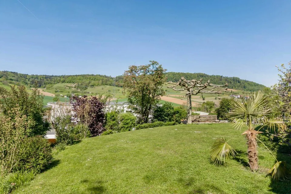 Maison individuelle de 6,5 pièces située à la périphérie de l'agglomération, avec beaucoup d'intimité et une vue magnifique sur la vallée de Mettau – photo 22 sur 24