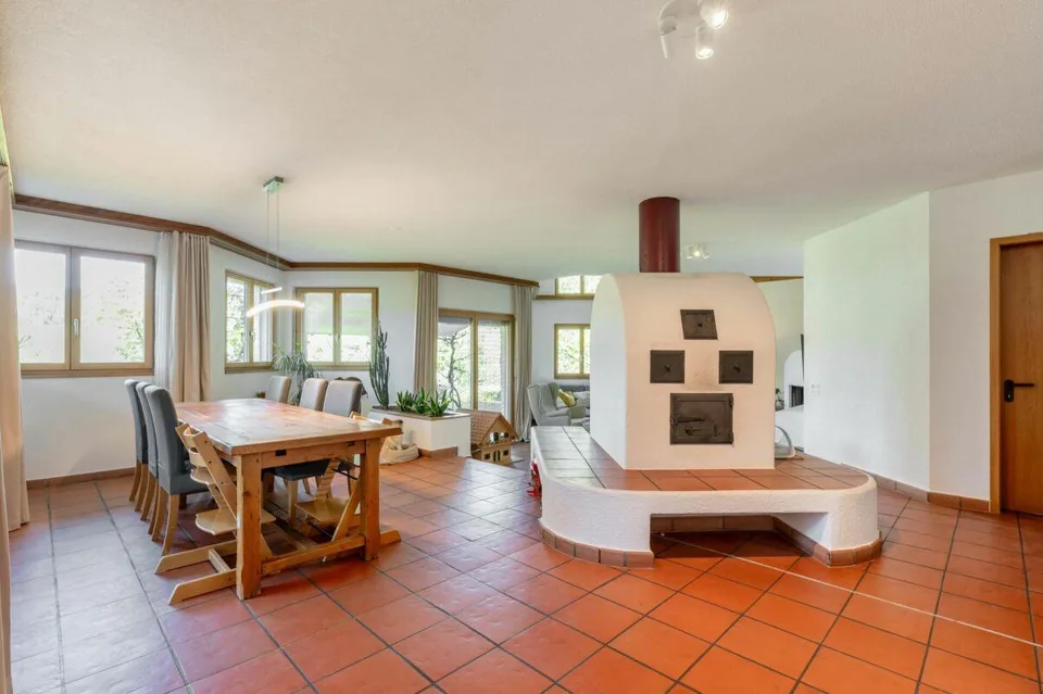Maison individuelle de 6,5 pièces située à la périphérie de l'agglomération, avec beaucoup d'intimité et une vue magnifique sur la vallée de Mettau – photo 7 sur 24