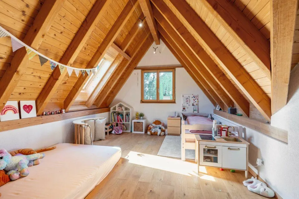 Maison individuelle de 6,5 pièces située à la périphérie de l'agglomération, avec beaucoup d'intimité et une vue magnifique sur la vallée de Mettau – photo 13 sur 24