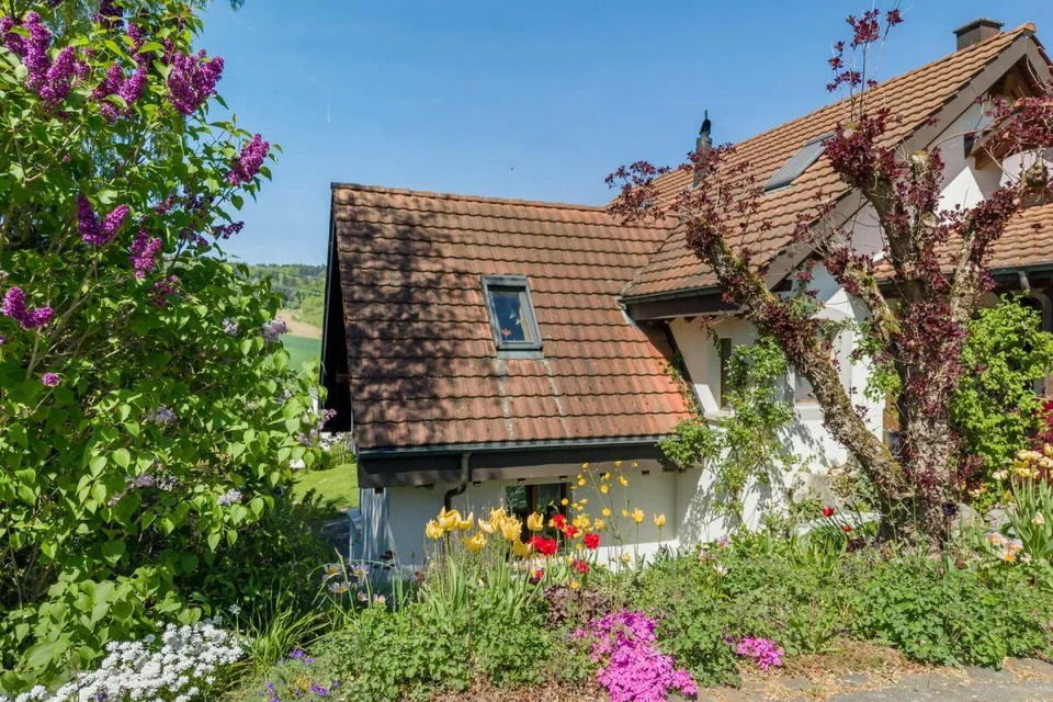 Maison individuelle de 6,5 pièces située à la périphérie de l'agglomération, avec beaucoup d'intimité et une vue magnifique sur la vallée de Mettau – photo 23 sur 24