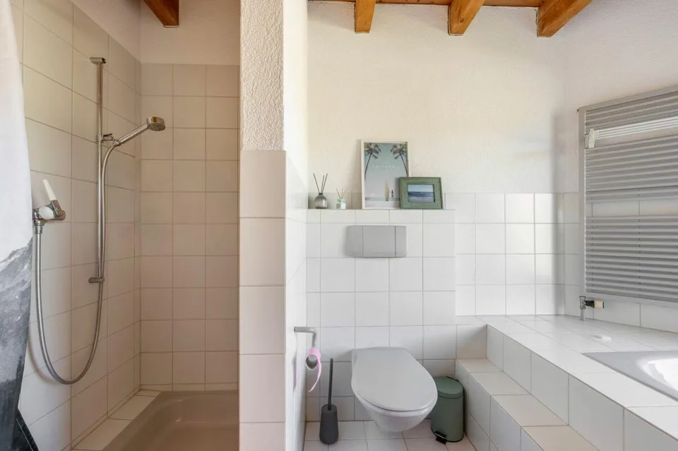 Maison individuelle de 6,5 pièces située à la périphérie de l'agglomération, avec beaucoup d'intimité et une vue magnifique sur la vallée de Mettau – photo 17 sur 24