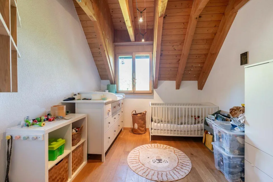 Maison individuelle de 6,5 pièces située à la périphérie de l'agglomération, avec beaucoup d'intimité et une vue magnifique sur la vallée de Mettau – photo 14 sur 24
