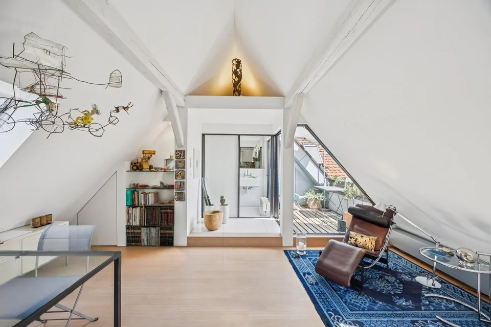 Maisonnette de toit unique de 3,5 pièces avec vue sur la ville – photo 2 sur 4