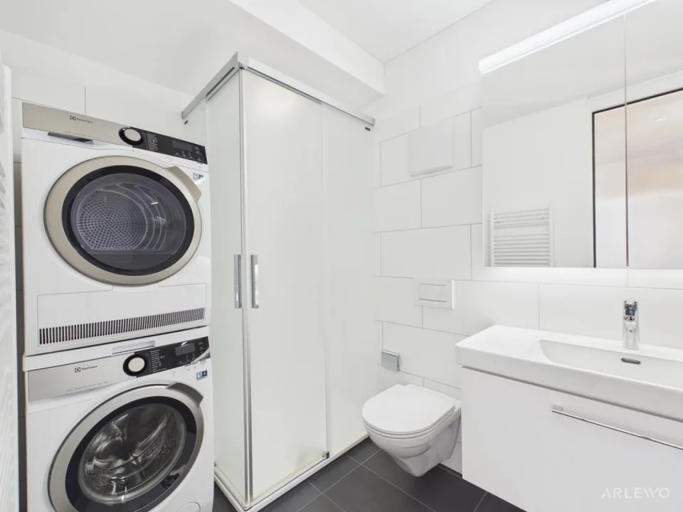 Modernes Wohnen über den Dächern - 11 Etage mit See- und Bergblick – photo 10 sur 12