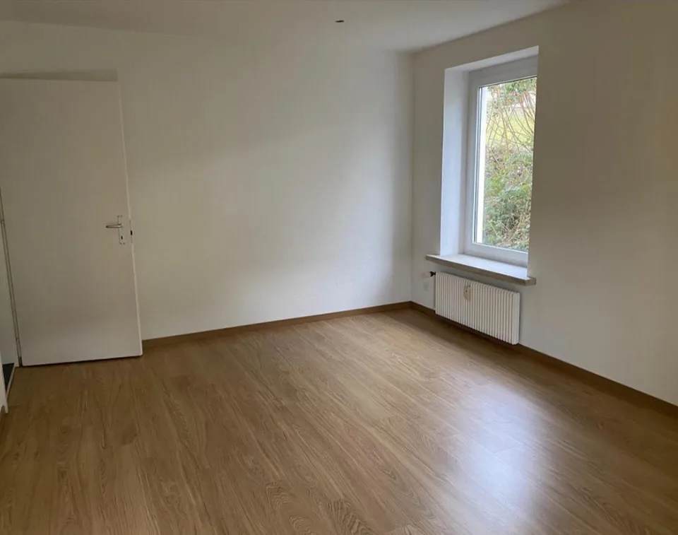 Frisch renovierte 4-Zimmer-Eckwohnung im Hochparterre – photo 4 of 8