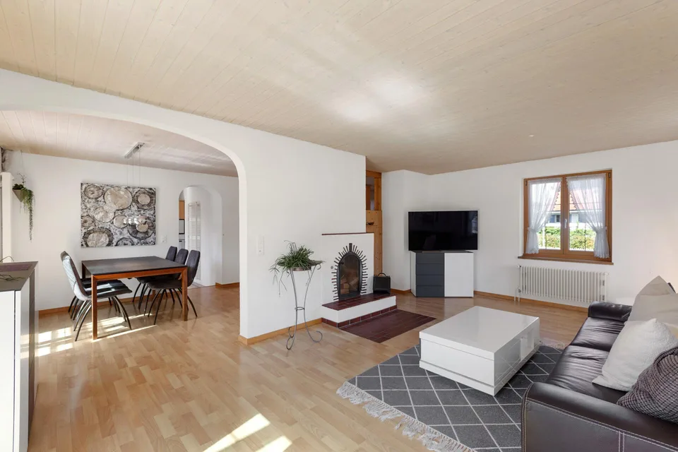 Une maison avec histoire : spacieuse maison individuelle 6,5 pièces avec beau winter garden – photo 8 sur 21