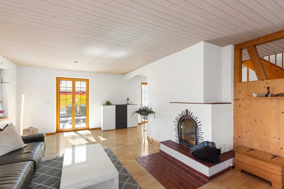 Une maison avec histoire : spacieuse maison individuelle 6,5 pièces avec beau winter garden – photo 7 sur 21