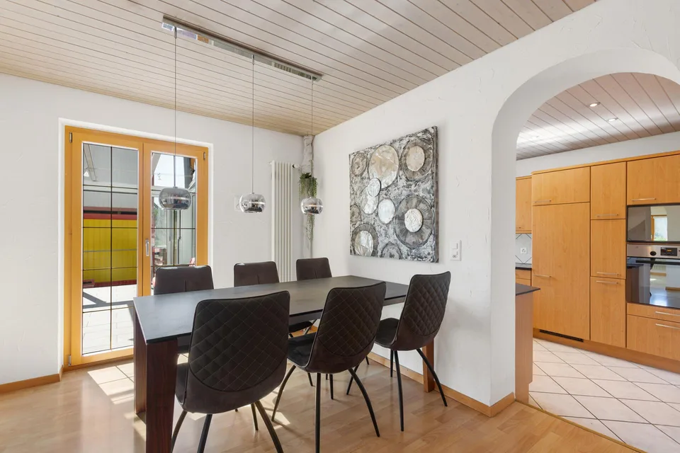 Une maison avec histoire : spacieuse maison individuelle 6,5 pièces avec beau winter garden – photo 6 sur 21