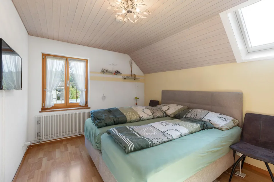 Une maison avec histoire : spacieuse maison individuelle 6,5 pièces avec beau winter garden – photo 12 sur 21