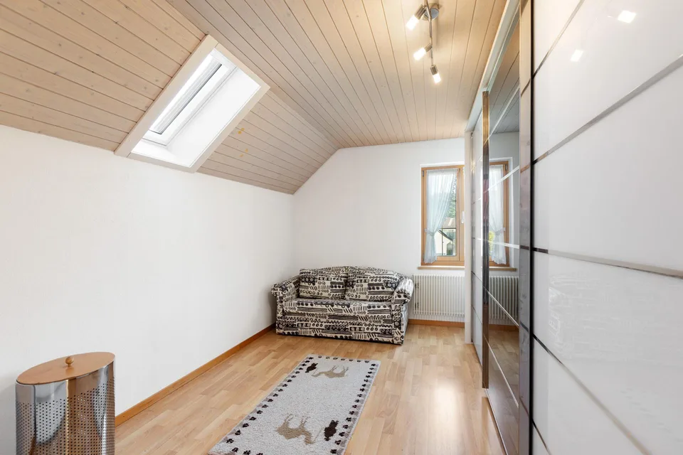 Une maison avec histoire : spacieuse maison individuelle 6,5 pièces avec beau winter garden – photo 14 sur 21
