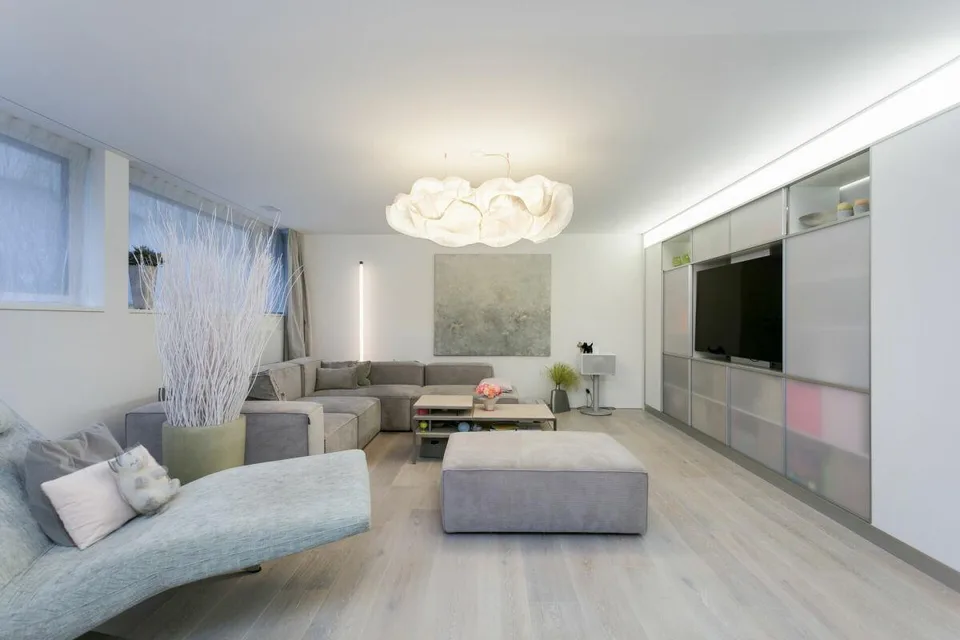 Appartement exclusif de 5,5 pièces avec espace de jardin dans la ville de Zurich – photo 2 sur 13