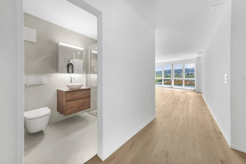 Neuwertige 4.5-Zimmer-Wohnung mit Weitsicht – Foto 9 von 16