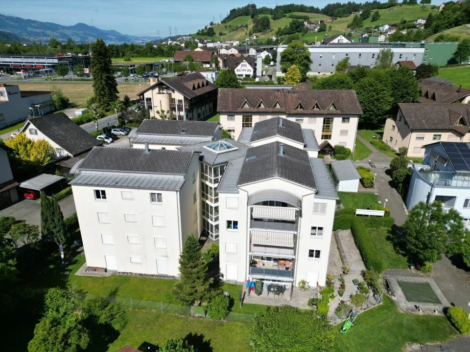 Appartement de 4,5 pièces modernisé avec vue imprenable – photo 9 sur 10