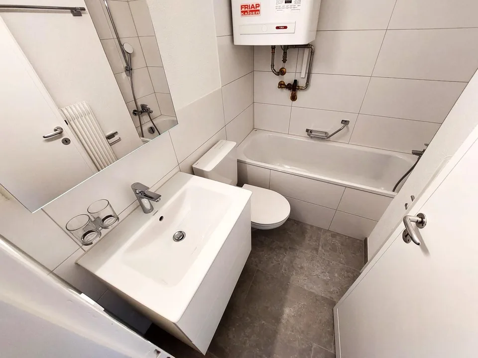 Appartement 2 pièces rénové avec balcon – photo 3 sur 8