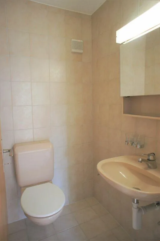 Modern, zentral gelegen, mit grossem Balkon im Grünen! – Foto 11 von 12