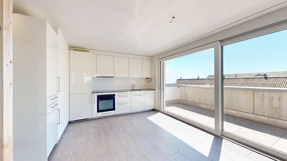 Appartement d'attique élégant avec terrasse ensoleillée sur le toit – photo 8 sur 13