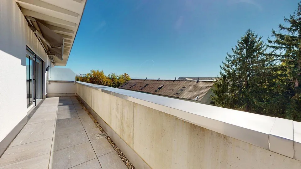 Appartement d'attique élégant avec terrasse ensoleillée sur le toit – photo 10 sur 13