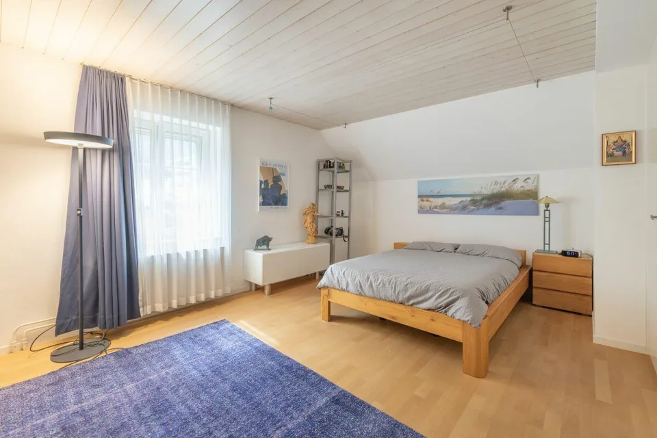 7.5-Zi-Einfamilienhaus mit Einliegerwohnung und Garten – Foto 8 von 14