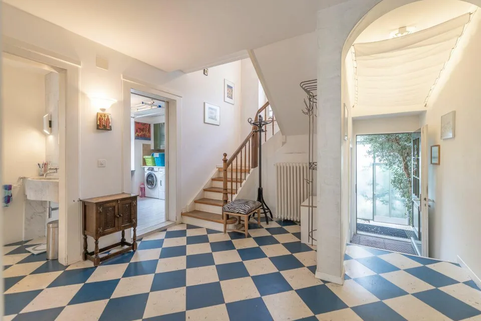 7.5-Zi-Einfamilienhaus mit Einliegerwohnung und Garten – Foto 2 von 14