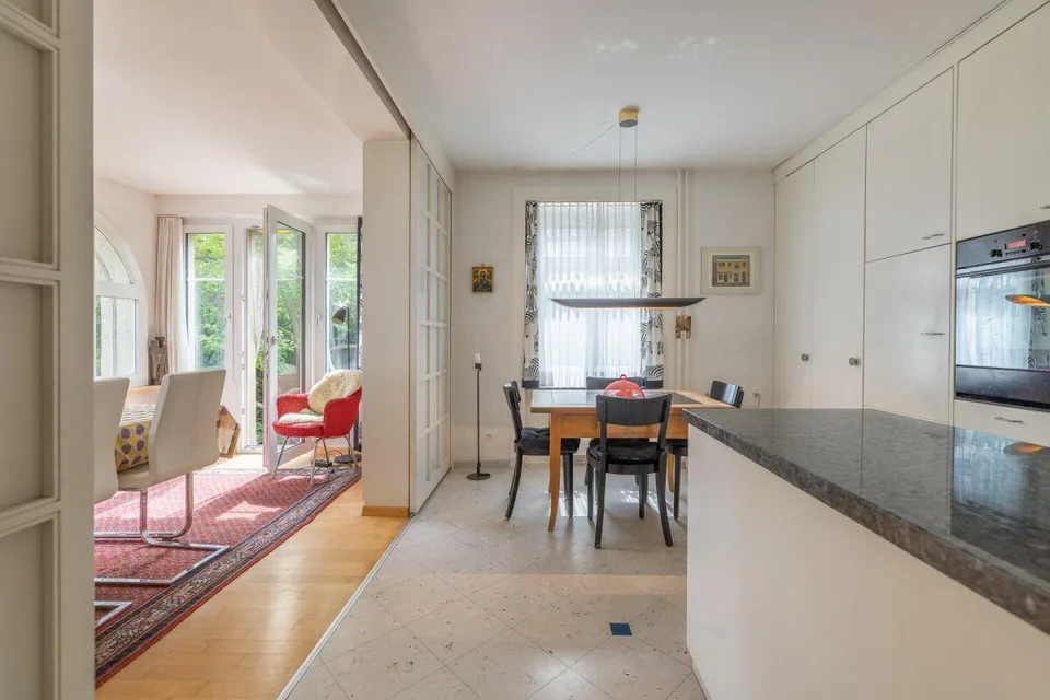 7.5-Zi-Einfamilienhaus mit Einliegerwohnung und Garten – Foto 3 von 14
