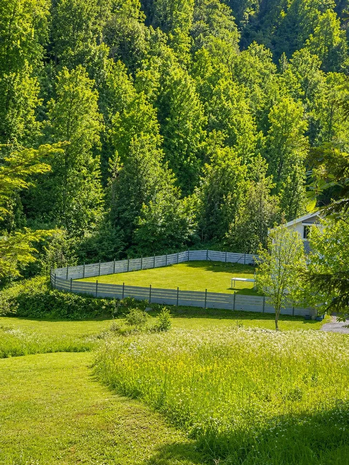 Schönes Reihenhaus mit großem Grundstück - Oase der Ruhe gegenüber dem Wald – Foto 3 von 3