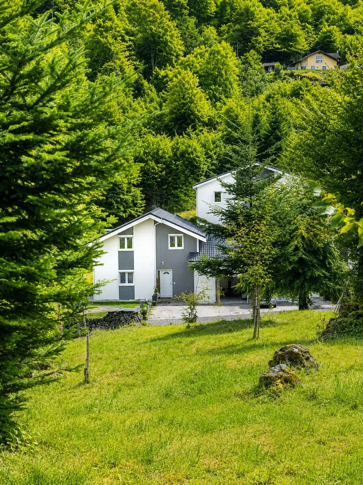 Schönes Reihenhaus mit großem Grundstück - Oase der Ruhe gegenüber dem Wald – Foto 2 von 3