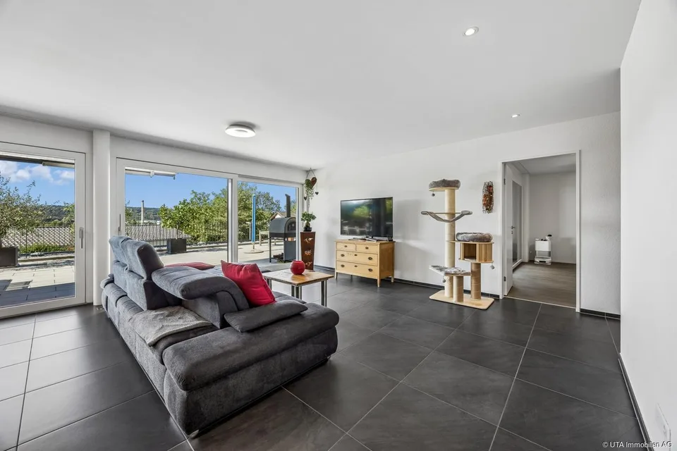 traumhafte 4.5-Zimmer-Terrassenwohnung an erhöhter Wohnlage – Foto 8 von 24