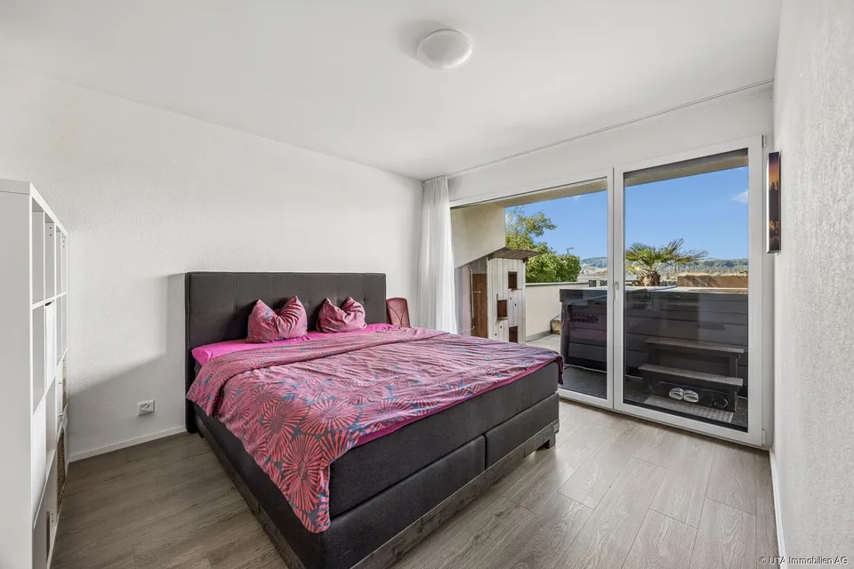 traumhafte 4.5-Zimmer-Terrassenwohnung an erhöhter Wohnlage – Foto 12 von 24