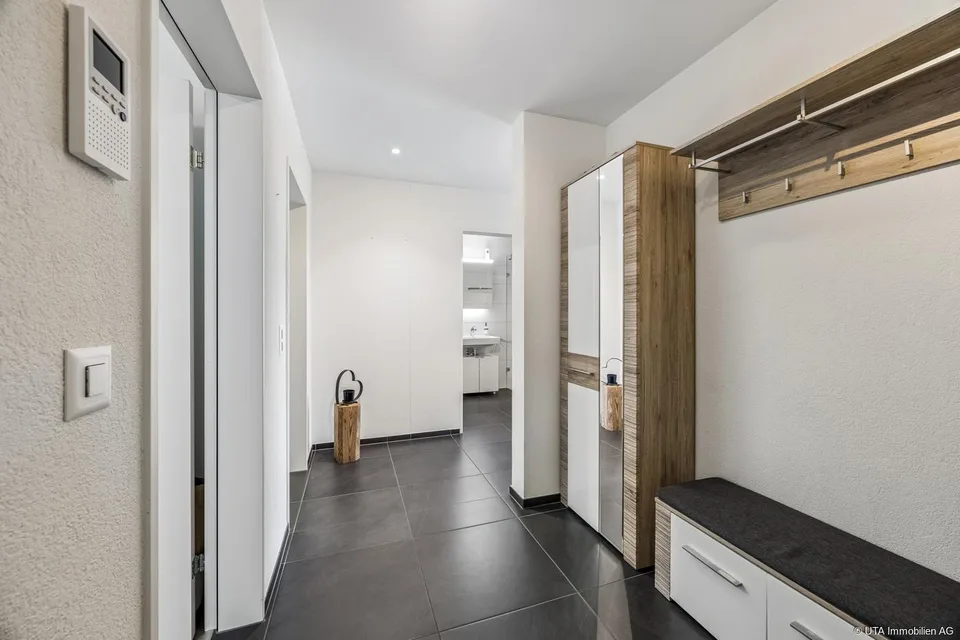 traumhafte 4.5-Zimmer-Terrassenwohnung an erhöhter Wohnlage – Foto 2 von 24