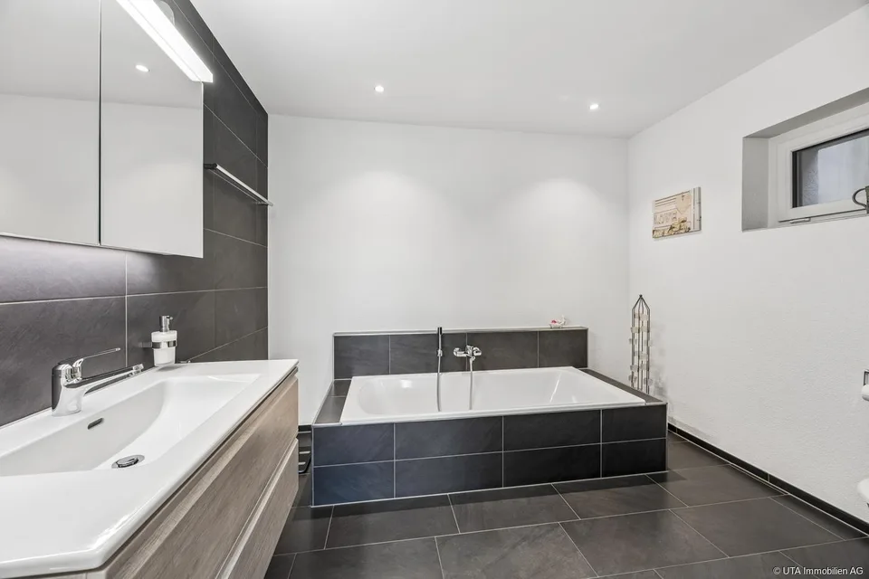 traumhafte 4.5-Zimmer-Terrassenwohnung an erhöhter Wohnlage – Foto 14 von 24