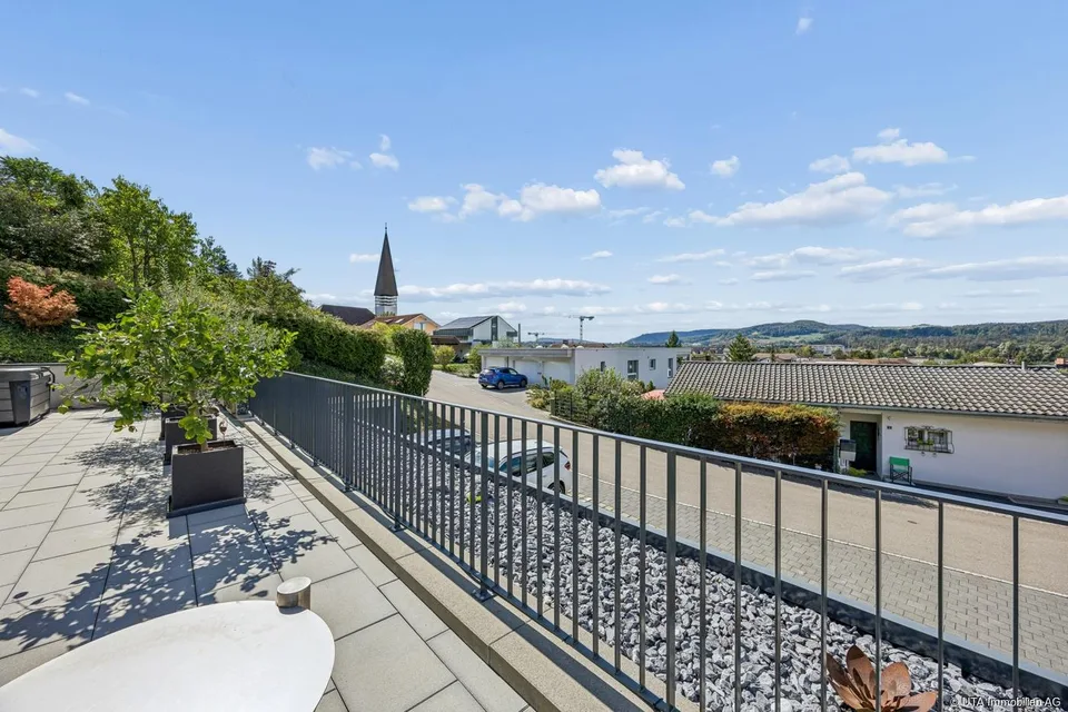 traumhafte 4.5-Zimmer-Terrassenwohnung an erhöhter Wohnlage – Foto 21 von 24
