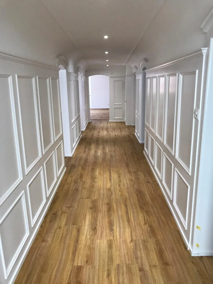 Moderne Wohnung mit gedecktem Aussensitzplatz