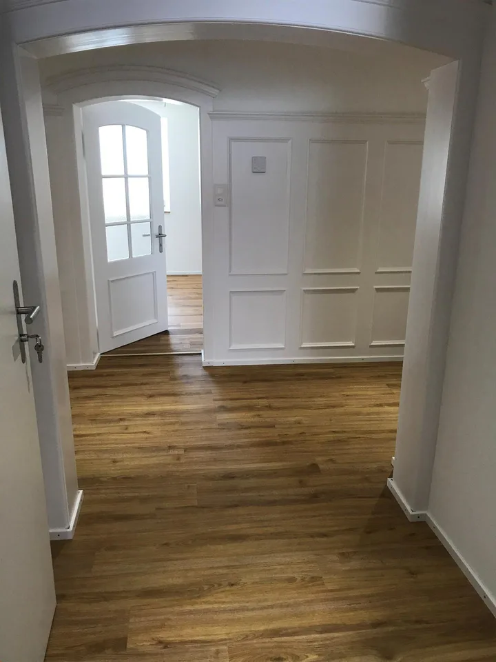 Moderne Wohnung mit gedecktem Aussensitzplatz