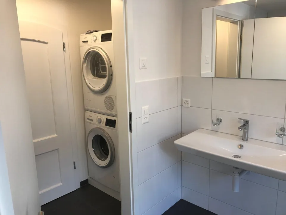 Moderne Wohnung mit gedecktem Aussensitzplatz