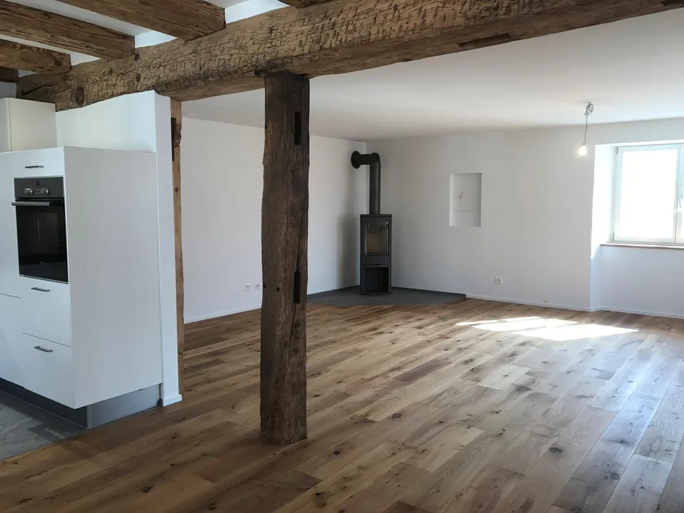 Moderne Wohnung mit gedecktem Aussensitzplatz