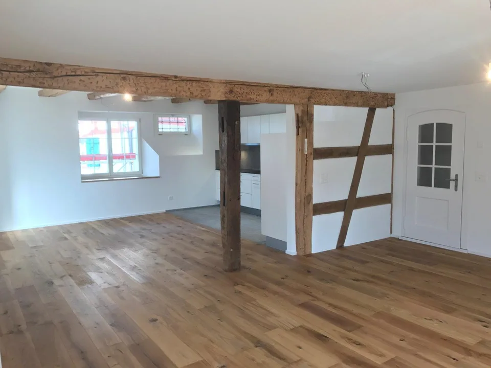 Moderne Wohnung mit gedecktem Aussensitzplatz