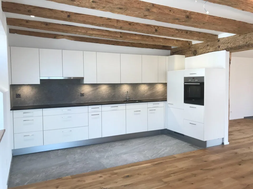 Moderne Wohnung mit gedecktem Aussensitzplatz