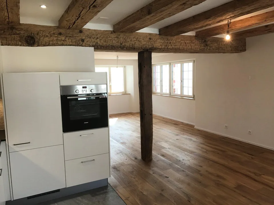 Moderne Wohnung mit gedecktem Aussensitzplatz