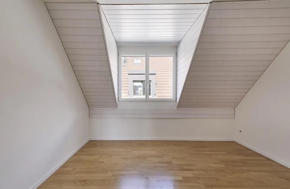 Appartement de toit unique avec galerie et vue panoramique sur le lac de Zurich – photo 8 sur 12