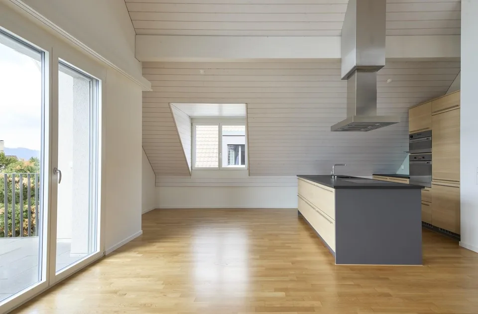 Appartement de toit unique avec galerie et vue panoramique sur le lac de Zurich – photo 3 sur 12
