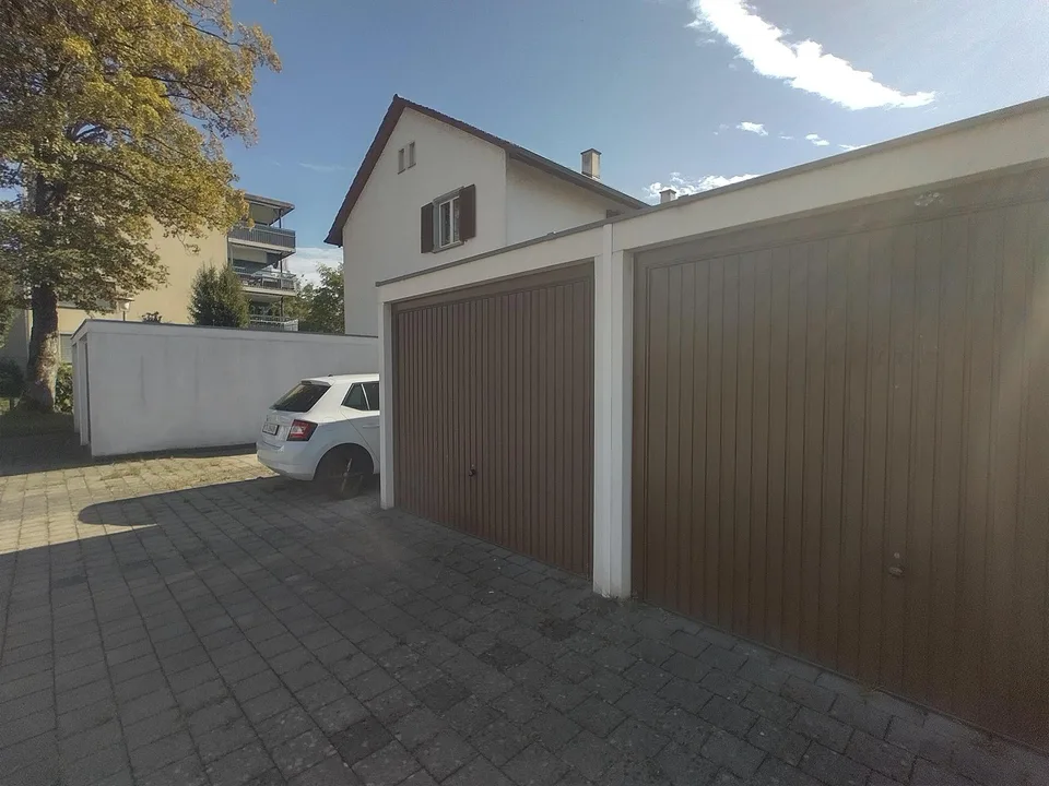 Altbau Wohnung , 4.5 Zimmer, 75m2, teil-renoviert, nähe Hauptbahnhof