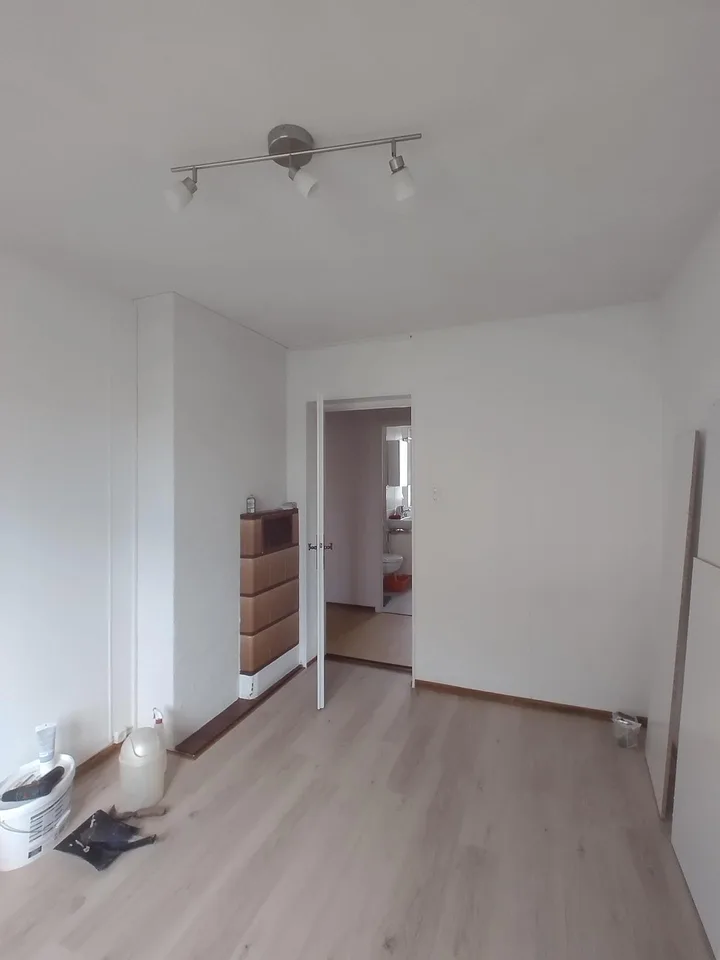 Altbau Wohnung , 4.5 Zimmer, 75m2, teil-renoviert, nähe Hauptbahnhof